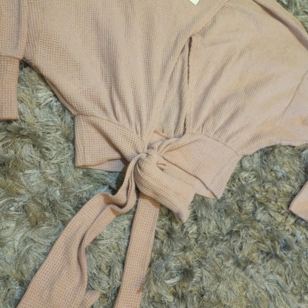 Express. Light pink crop top shirt with wrap tie on back. Size XS - Picture 8 of 9